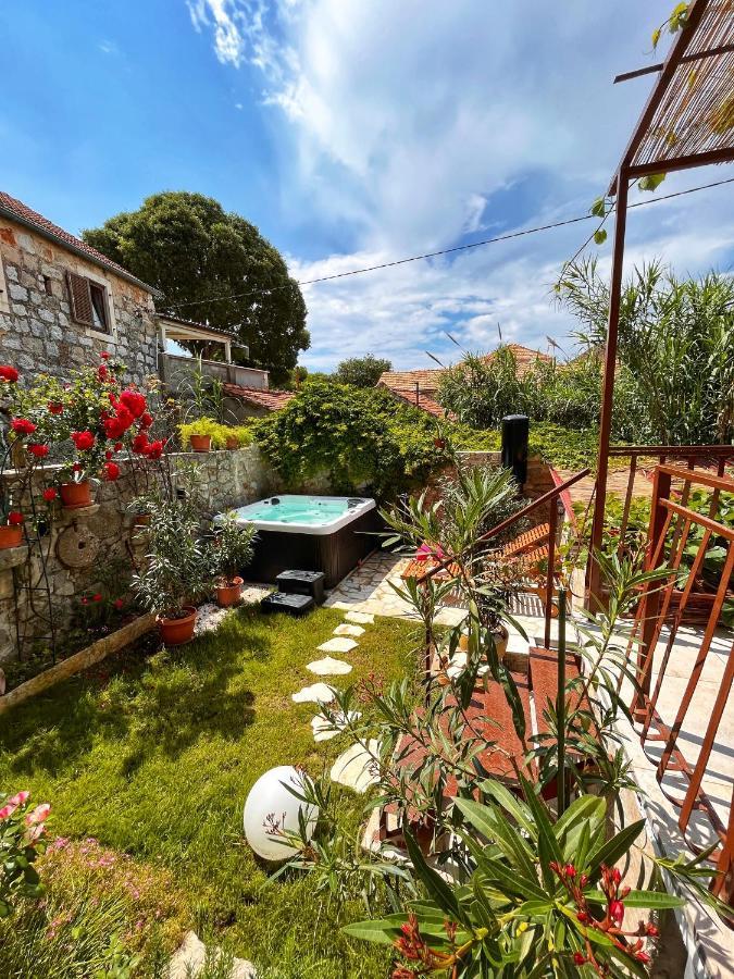 Holiday Home Skala With Hot Tub & Kala With Terrace Pitve Εξωτερικό φωτογραφία