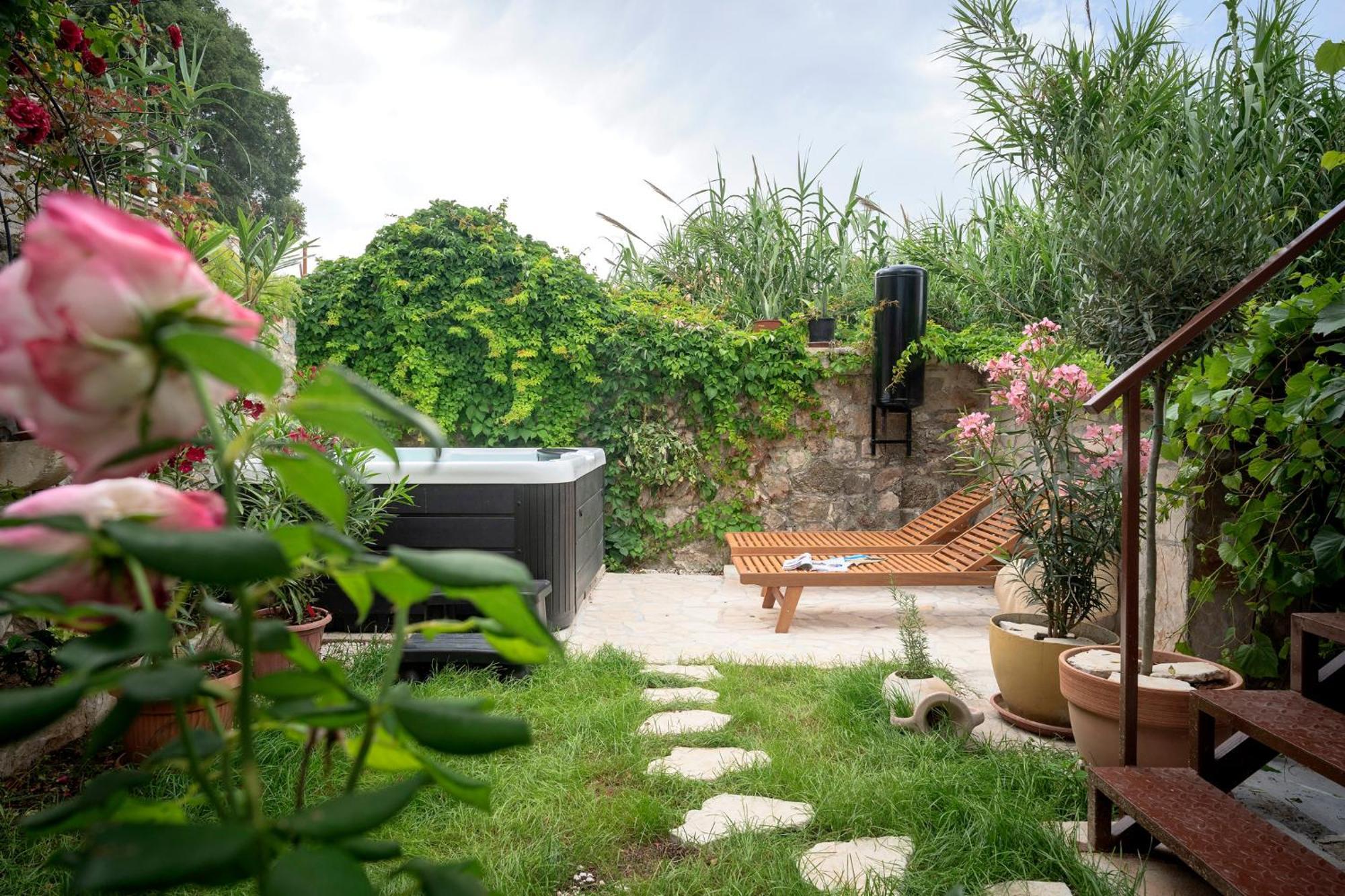 Holiday Home Skala With Hot Tub & Kala With Terrace Pitve Εξωτερικό φωτογραφία